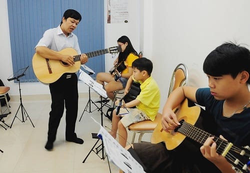 gia sư dạy đàn guitar