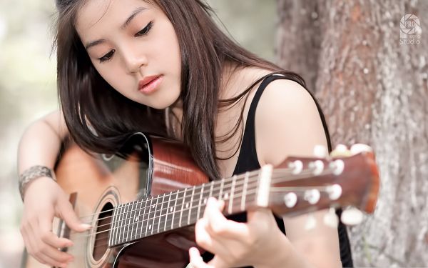 Nên Học Guitar Với Gia Sư Hay Học Ở Trung Tâm